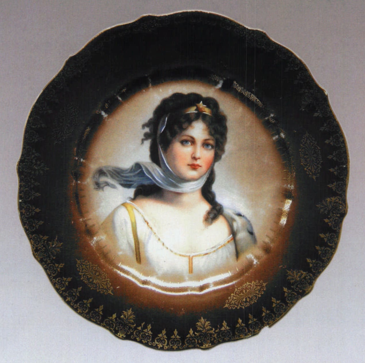 德国二十世纪早期彩绘少女肖像纹瓷盘