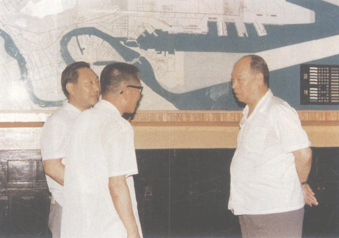 1984年7月2日，全国人大常委会委员长彭真视察天津港