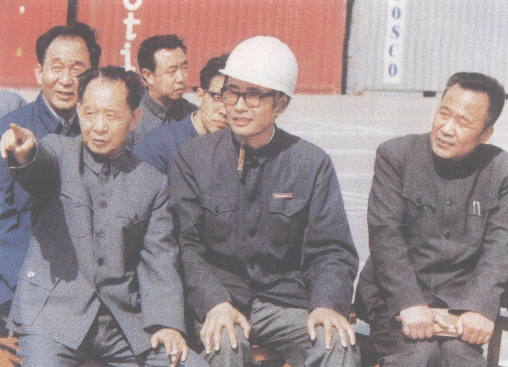 1984年10月，中共中央总书记胡耀邦视察天津新港