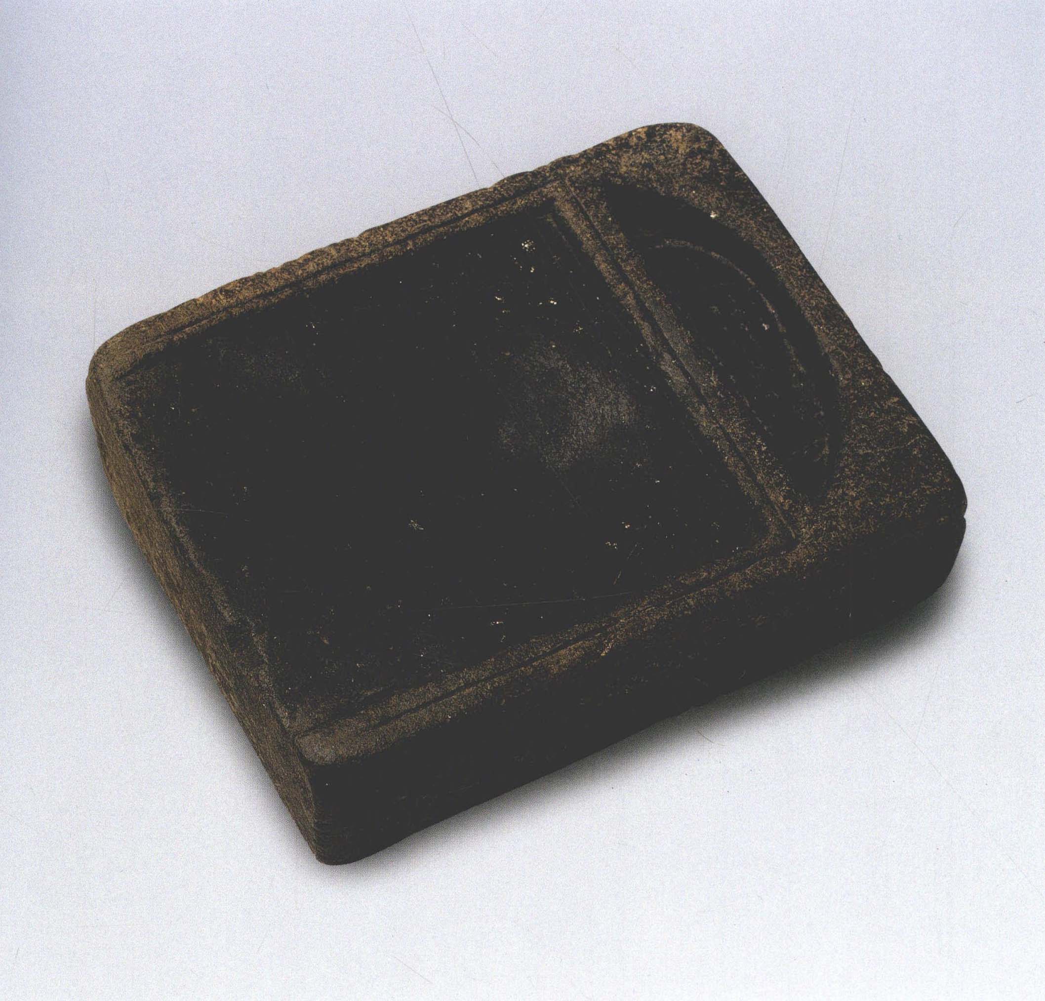 图版005 [汉] 长方形鱼池石砚