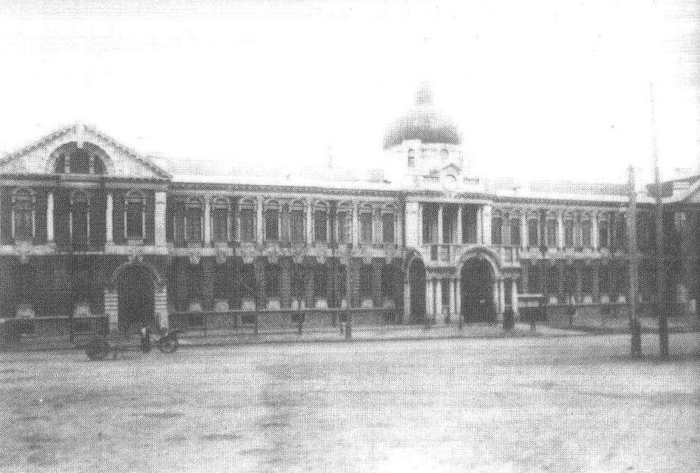 5.1910年动工兴建的京奉铁路总局，位于北站东首。