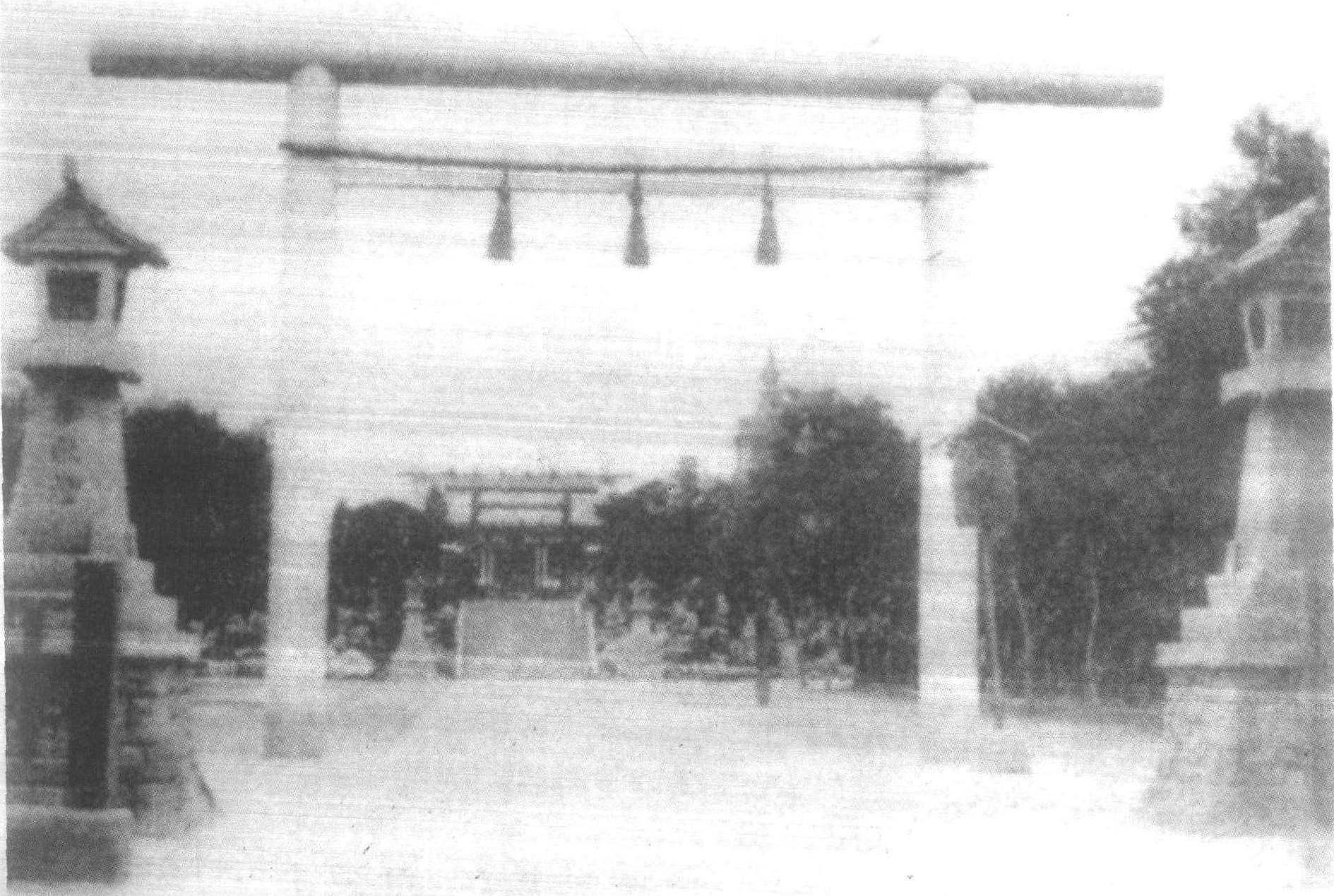 日租界的日本神社。日租界当局强迫经过此处的中国人对其鞠躬行礼。