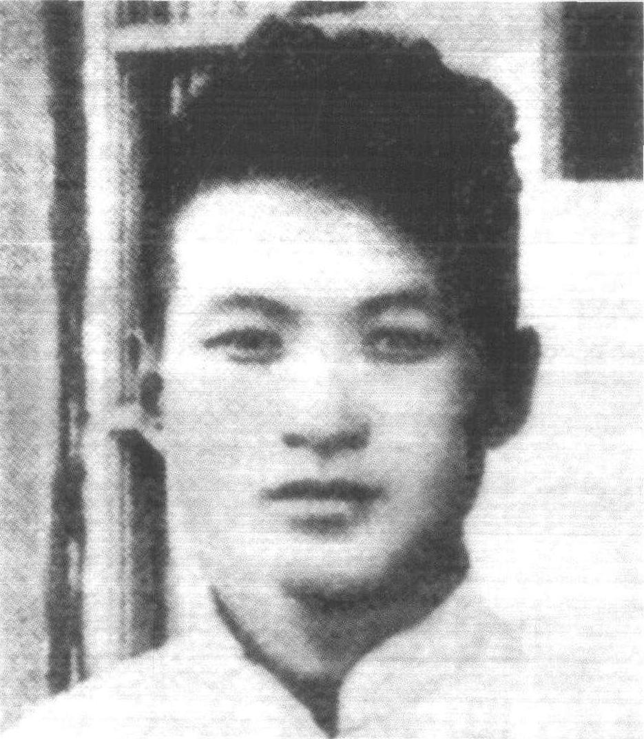 洪麟阁(1902—1938)，河北遵化人。在天津河北工学院任教时积极从事抗日救亡活动。“七七”事件后，担任华北人民抗日武装自卫委员会主要领导职务。他变卖家产，与杨十三一起组织抗日武装。曾任冀东抗日联军副司令、西路军司令员，参与组织冀东抗日武装大暴动。1938年10月在蓟县马申桥附近与日军激战中壮烈牺牲。