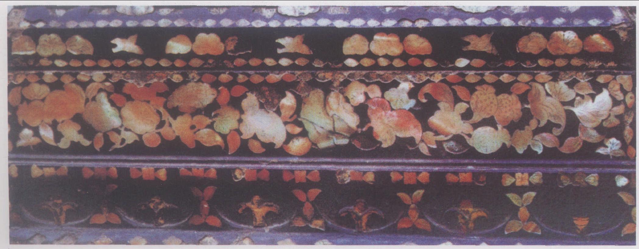 6 苏州瑞光塔发现的五代嵌螺钿黑漆经箱上的花边纹样