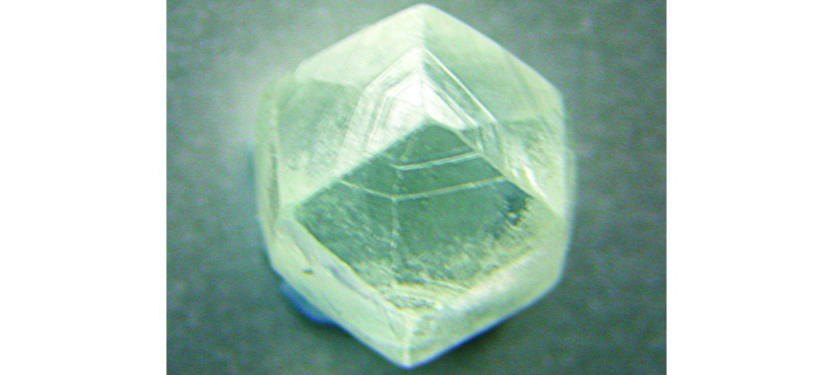 钻石的晶体生长标志及表面特征