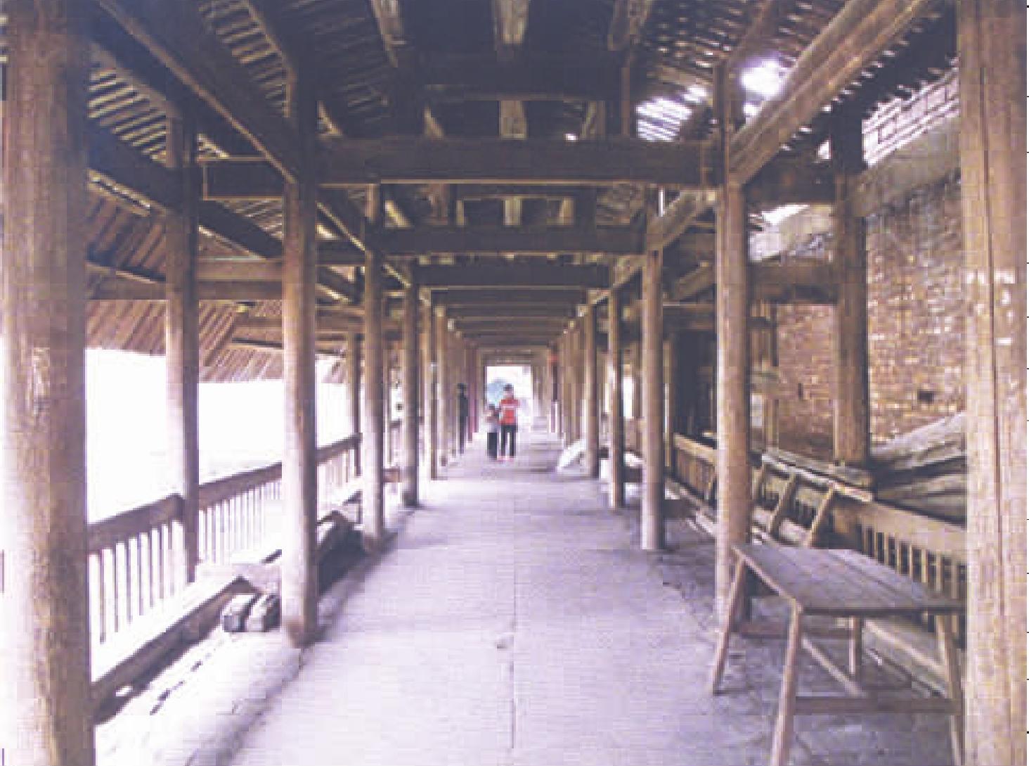 两个三节拱系统组成的贯木拱廊桥的实例